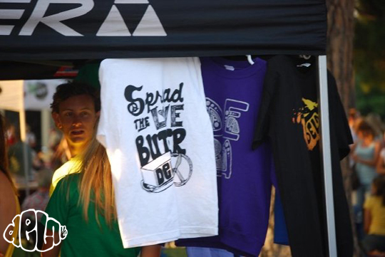 Dela Clothing Booth