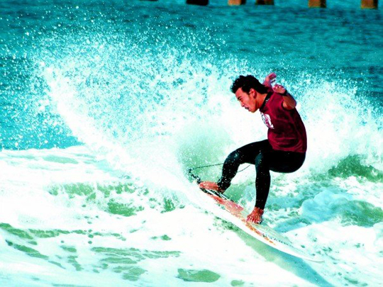 Dela Clothing - Surfing Eric Castaldo