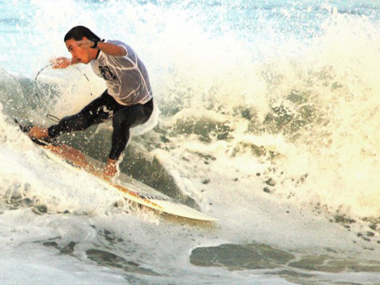 Dela Clothing - Surfing Eric Castaldo