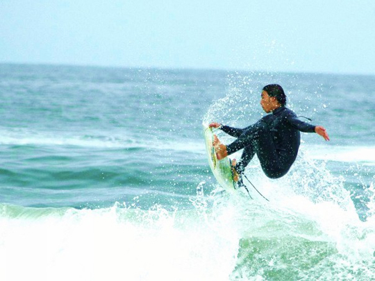 Dela Clothing - Surfing Eric Castaldo