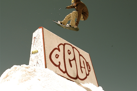 Dela Clothing - Snowboarding Keenan Keeley