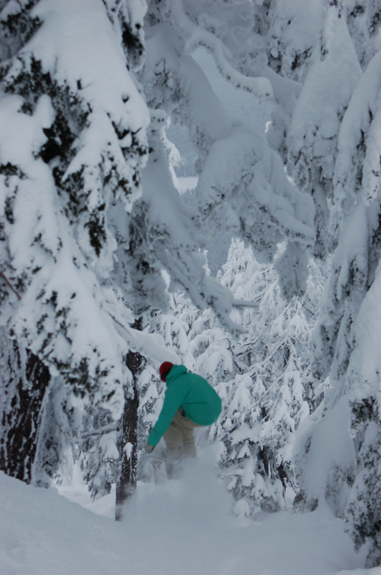 Dela Clothing - Snowboarding Keenan Keeley