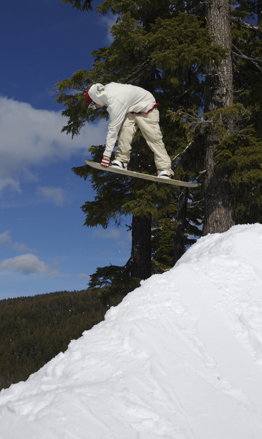 Dela Clothing - Snowboarding Keenan Keeley