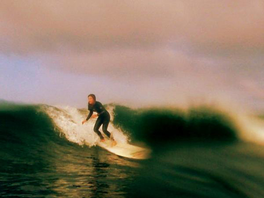 Dela Clothing - Surfing Laura Thatcher