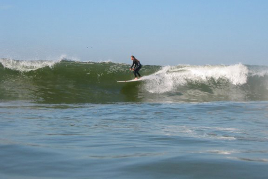 Dela Clothing - Surfing Laura Thatcher