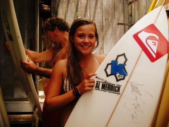 Dela Clothing - Surfing Laura Thatcher